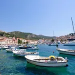 Appartement In With Sea View, Terrace, Air Conditioning, Wi-fi