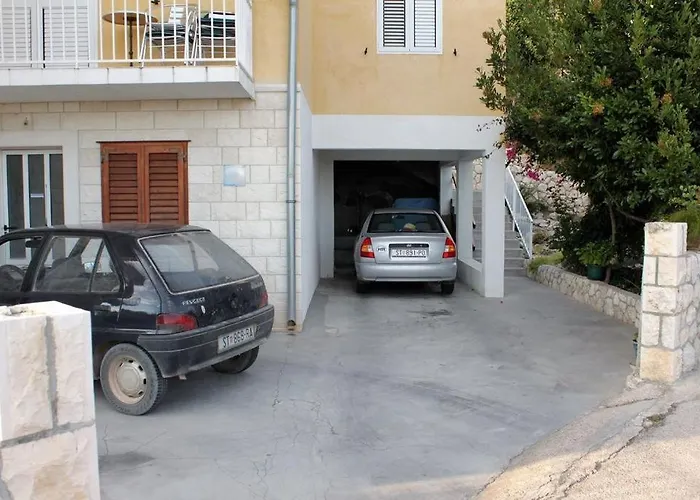 In With Sea View, Terrace, Air Conditioning, Wi-fi شقة *